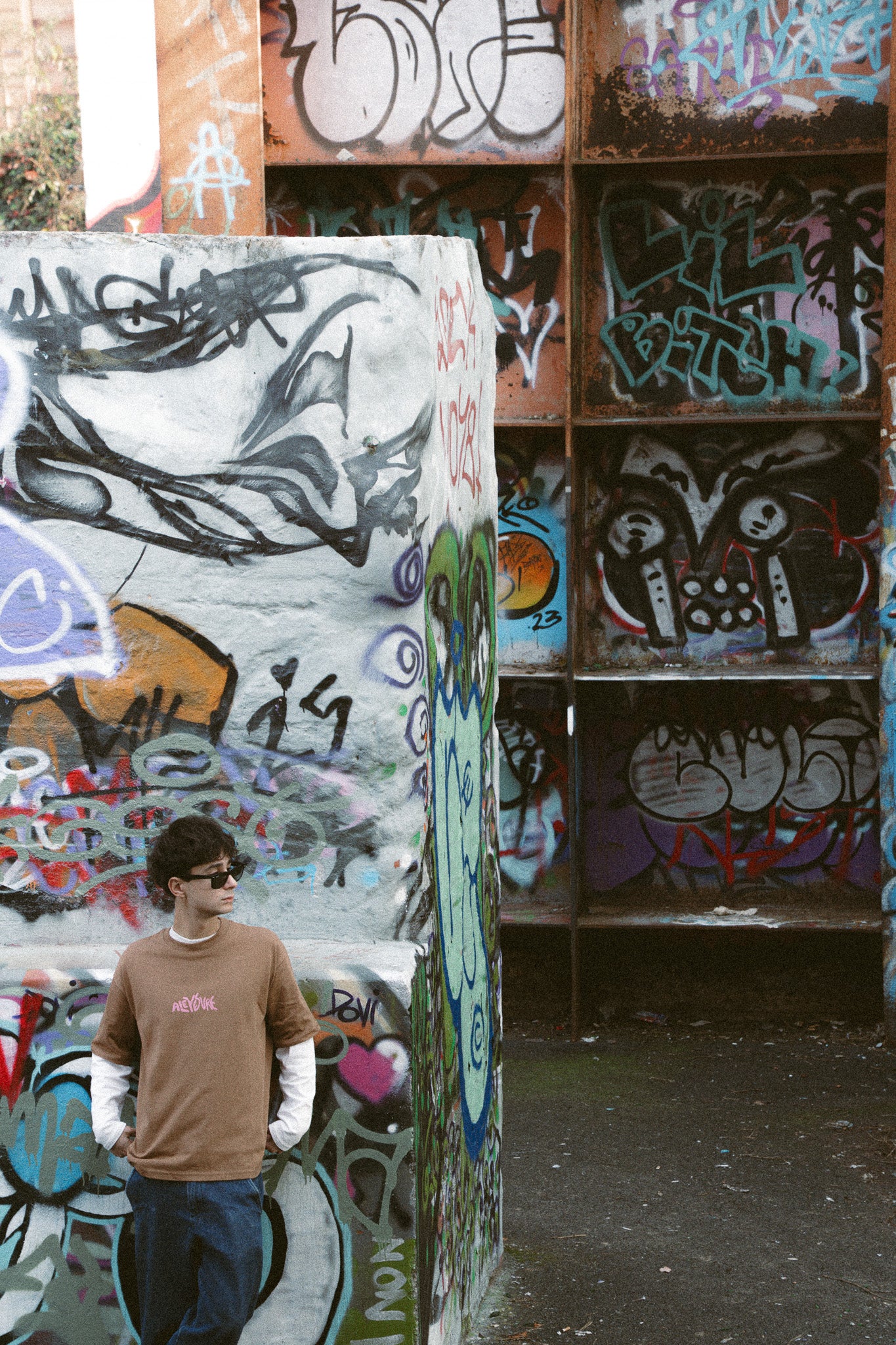 Aleyesure Bubble Tobacco  - Oversize Tee Support Local Business