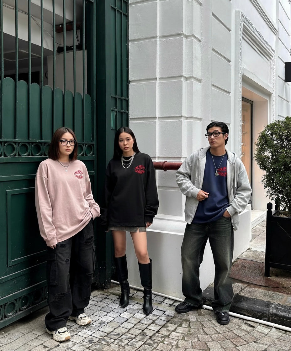 Aleyesure Boxy Long Sleeve Just Kiss Me Black