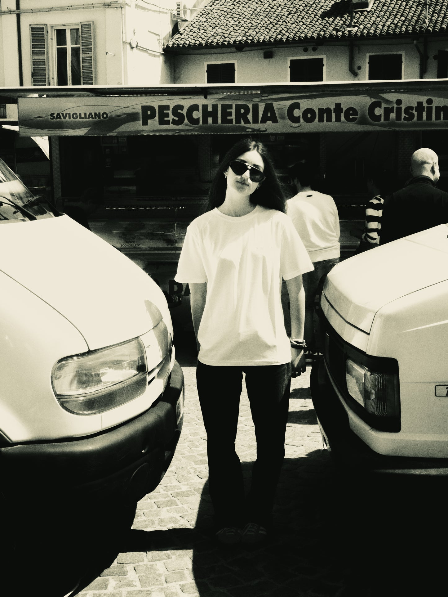 Aleyesure White - Basic Logo Tee