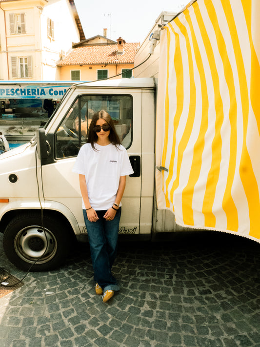 Aleyesure White - Basic Logo Tee
