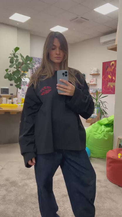 Aleyesure Boxy Long Sleeve Just Kiss Me Black