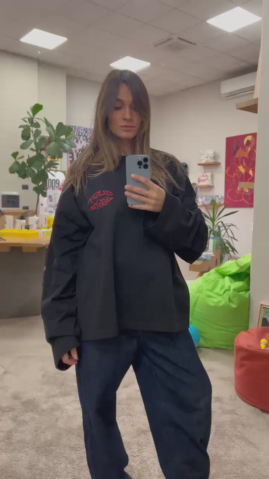 Aleyesure Boxy Long Sleeve Just Kiss Me Black